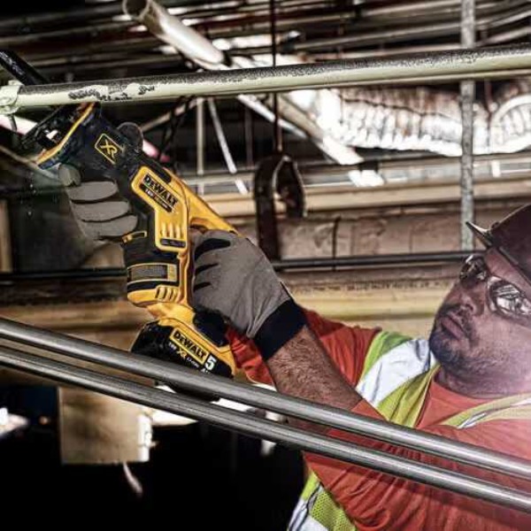 Фото - Пила шабельна DeWALT 18В XR Li-lon (DCS367N)