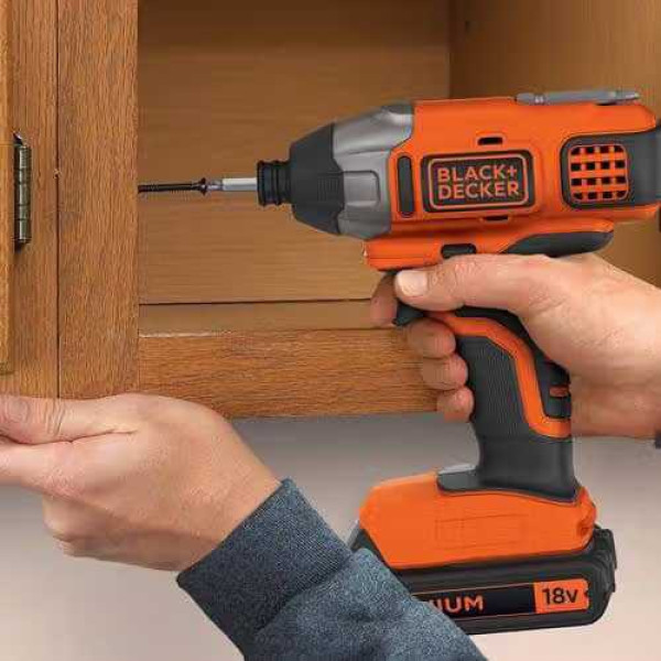 Фото - Шуруповерт Black&Decker BDCIM18N