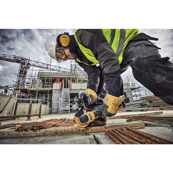 Фото - Болгарка DeWALT 18 B XR Li-lon (DCG406N)