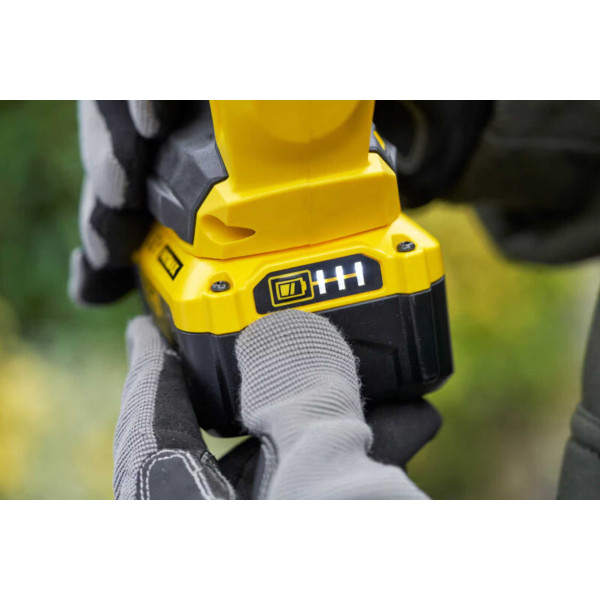 Фото - Кусторез аккумуляторный Stanley FatMax 20 В, 4 Ач (SFMCHT855M1)
