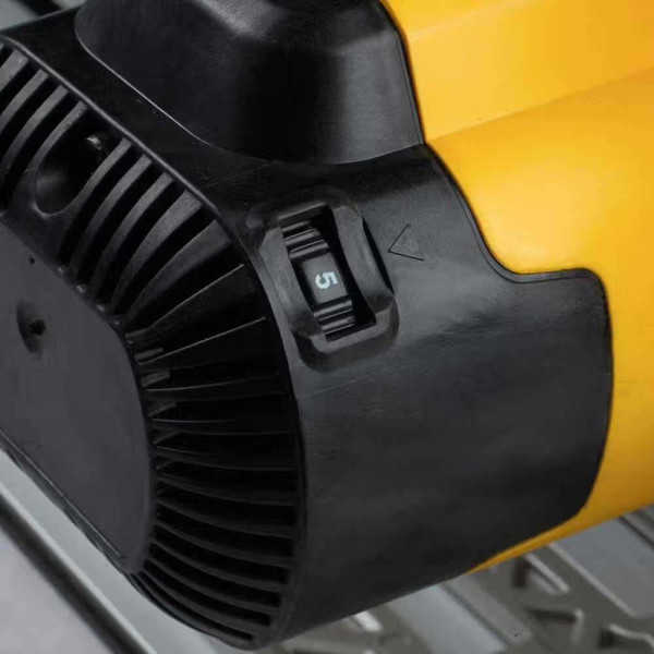 Фото - Пила дисковая DeWALT 1300 Вт (DWS520KT)