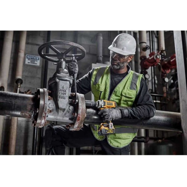 Фото - Гайковерт аккумуляторный DeWALT DCF892NT