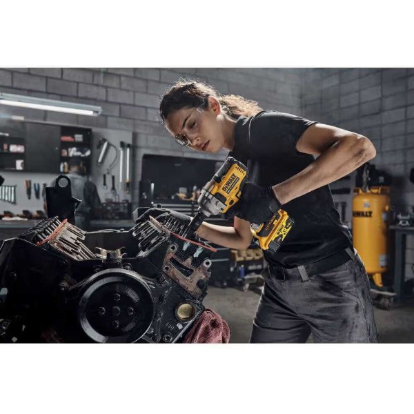 Фото - Гайковерт аккумуляторный DeWALT DCF892NT