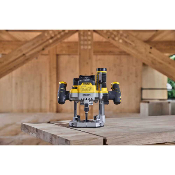 Фото - Фрезер DeWALT DCW620NT
