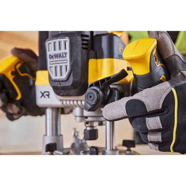 Фото - Фрезер DeWALT DCW620NT