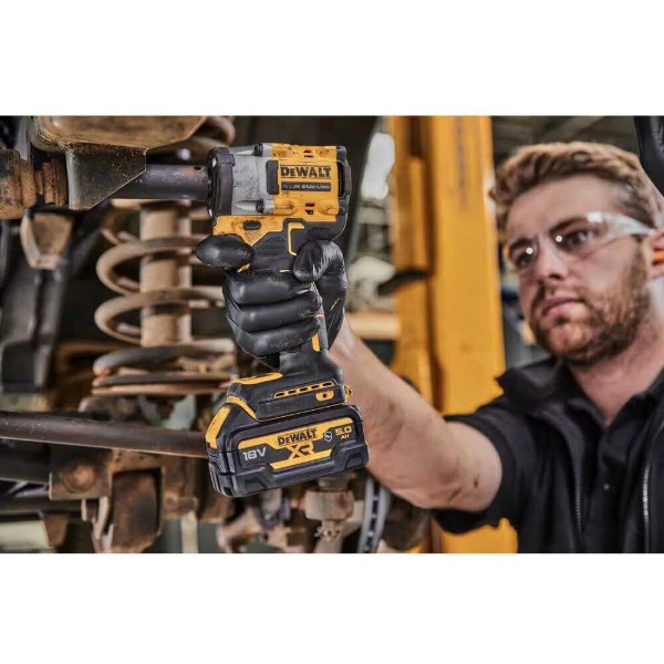 Фото - Гайковерт аккумуляторный DeWALT DCF923N