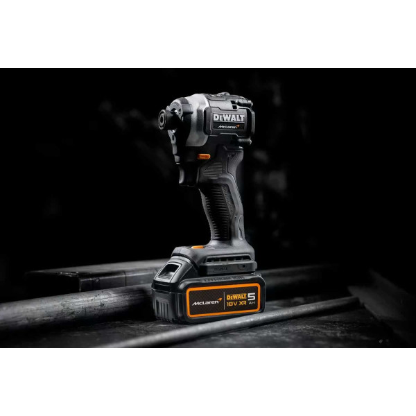 Фото - Шуруповерт DeWALT DCF85MP2T