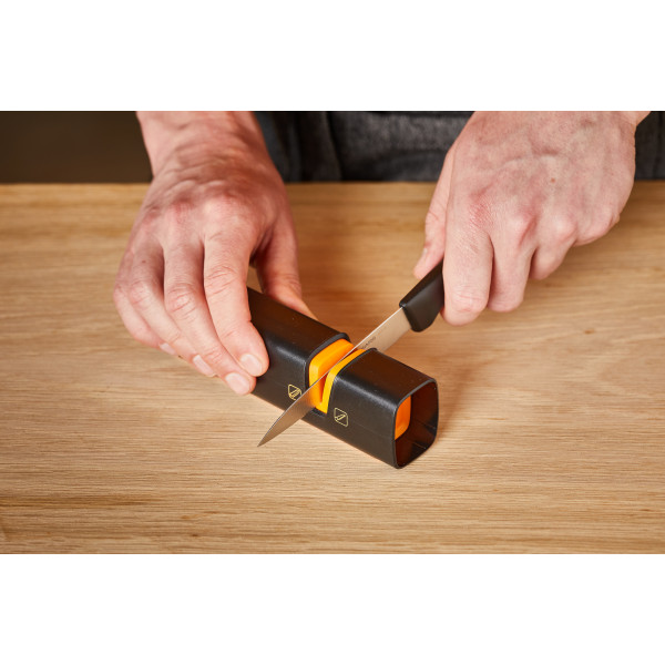 Фото - Точилка кухонних ножів Fiskars EDGE (1003098)