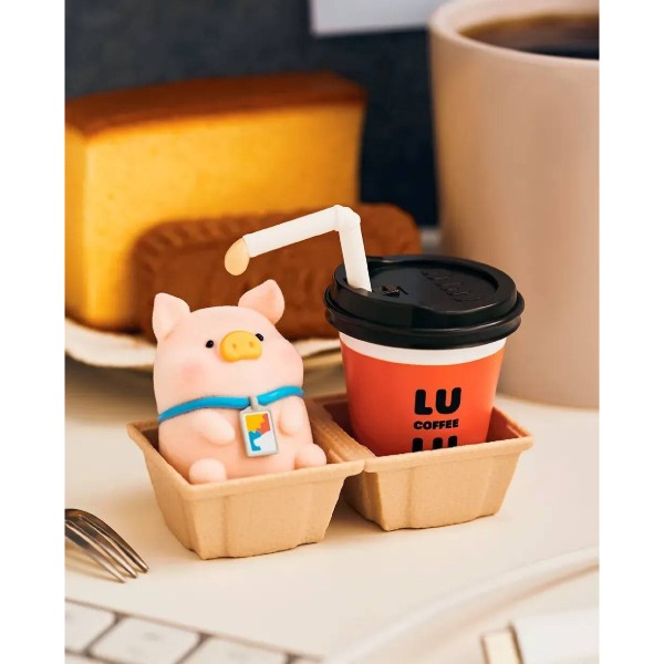 Фото - Колекційна фігурка 10/10 Toys LuLu the Piggy серія Office (LULU1365)