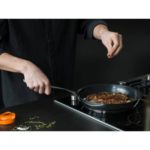 Фото - Сковорода універсальна Fiskars All Steel 28 см (1023761)