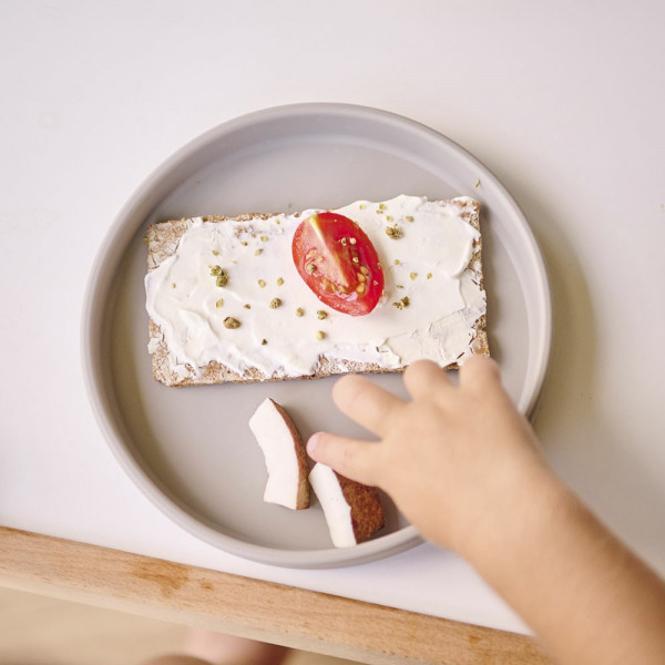 Фото - Тарелка для малыша MinikOiOi BASICS - Powder Grey (101050104)