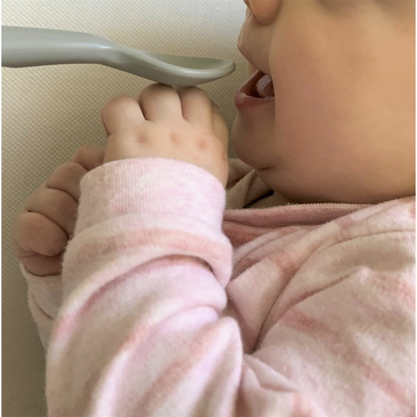 Фото - Ложка дитяча MinikOiOi силіконова Scooper Bubble Beige (101140008)