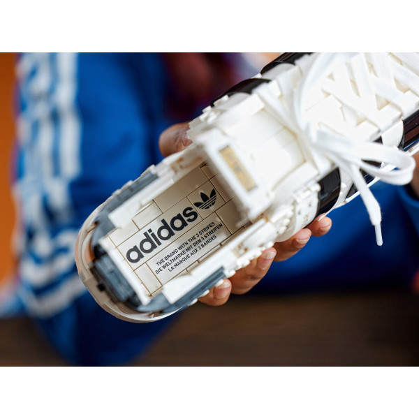 Фото - Конструктор LEGO Icons Кросівки adidas Originals Superstar (10282)