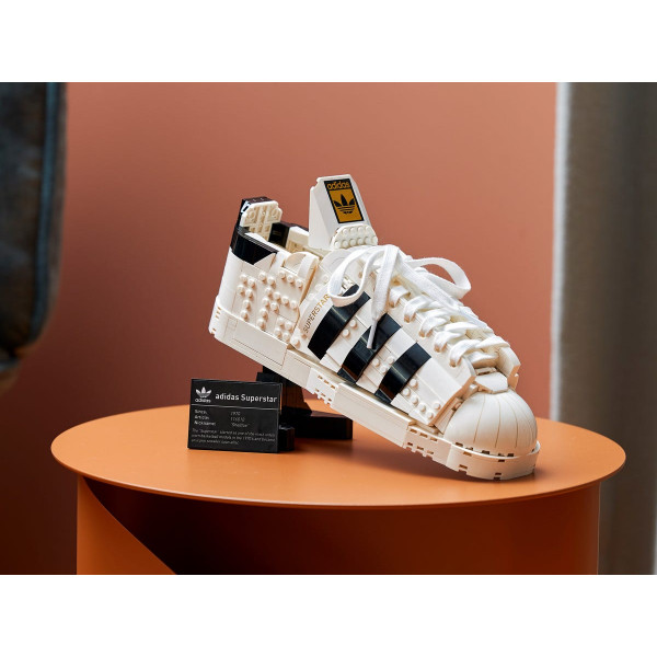 Фото - Конструктор LEGO Icons Кросівки adidas Originals Superstar (10282)