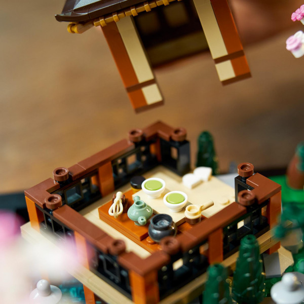 Фото - Конструктор LEGO Icons Тихий сад (10315)