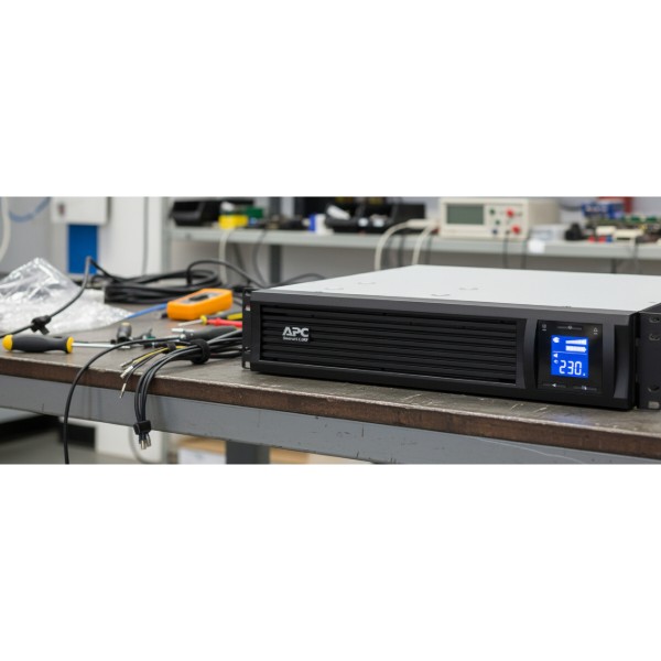 Фото - Джерело безперебійного живлення APC Smart-UPS C RM 2000VA LCD
