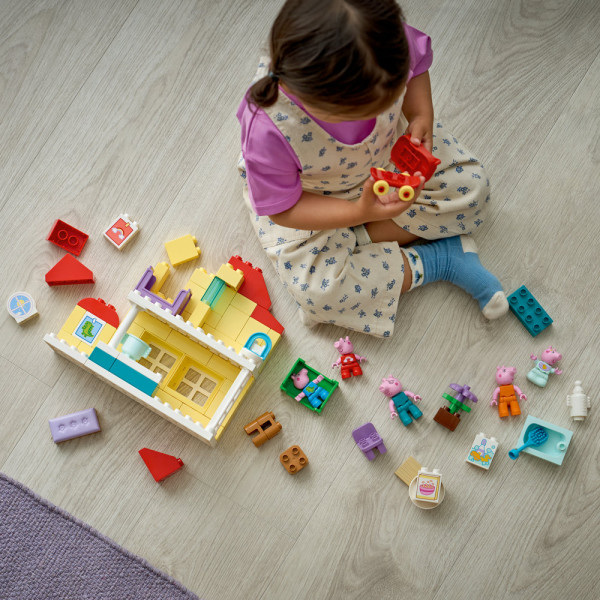 Фото - Конструктор LEGO DUPLO Peppa Pig Сімейний будинок (10467)