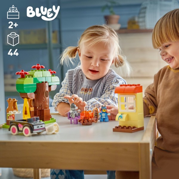 Фото - Конструктор LEGO  DUPLO Bluey «Піцерія» з Мафіном та Блуї (10469)