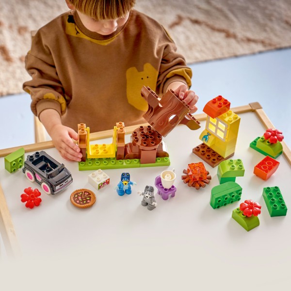 Фото - Конструктор LEGO  DUPLO Bluey «Піцерія» з Мафіном та Блуї (10469)