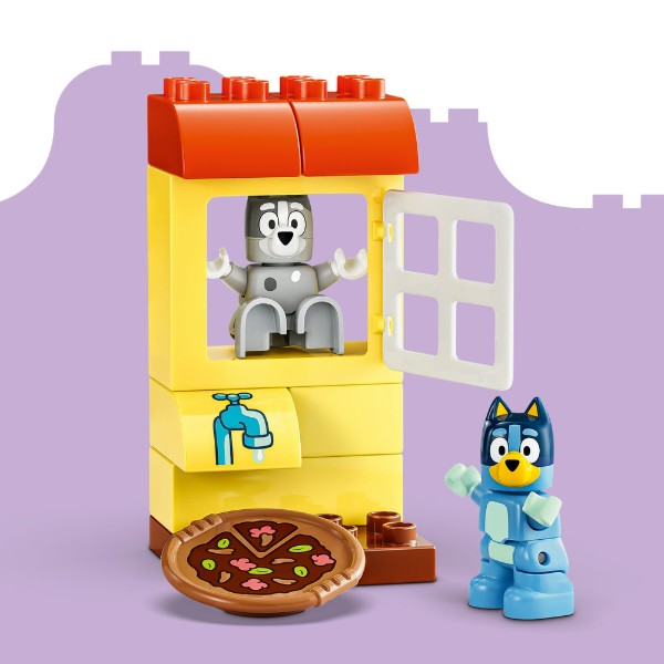 Фото - Конструктор LEGO  DUPLO Bluey «Піцерія» з Мафіном та Блуї (10469)