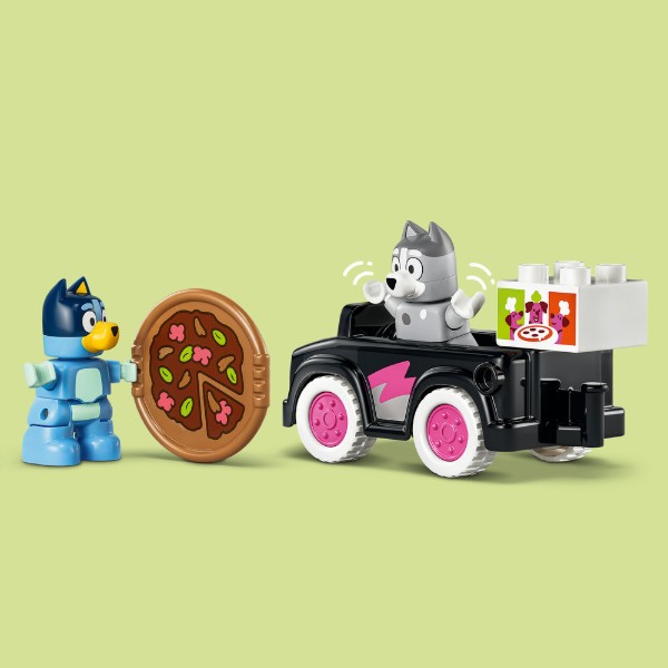 Фото - Конструктор LEGO  DUPLO Bluey «Піцерія» з Мафіном та Блуї (10469)