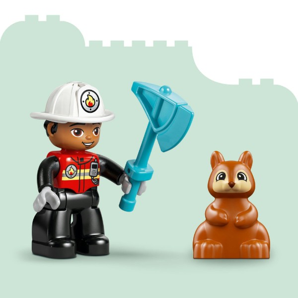 Фото - Конструктор LEGO DUPLO Town Пожарная машина со шлангом и пожарным (10473)