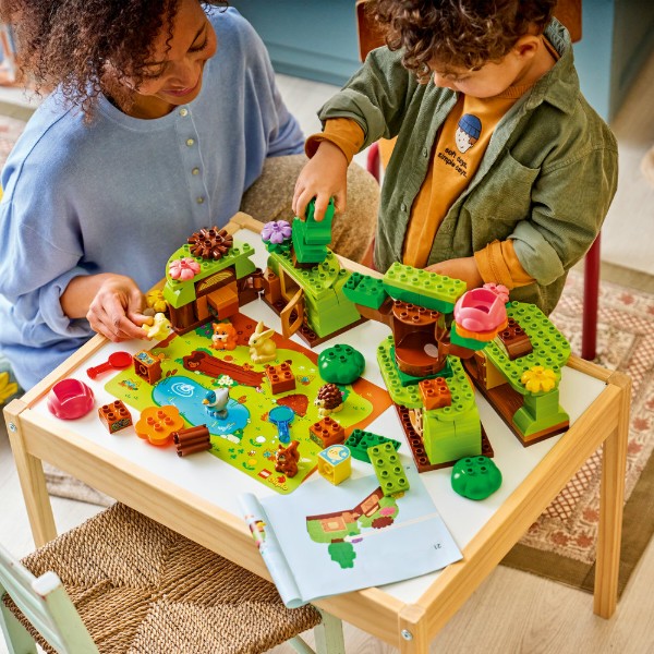 Фото - Конструктор LEGO  DUPLO Town Ліс відкриттів із дикими тваринами (10480)