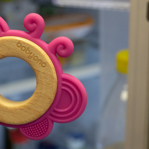 Фото - Прорізувач BabyOno Метелик Рожевий (1075/01)