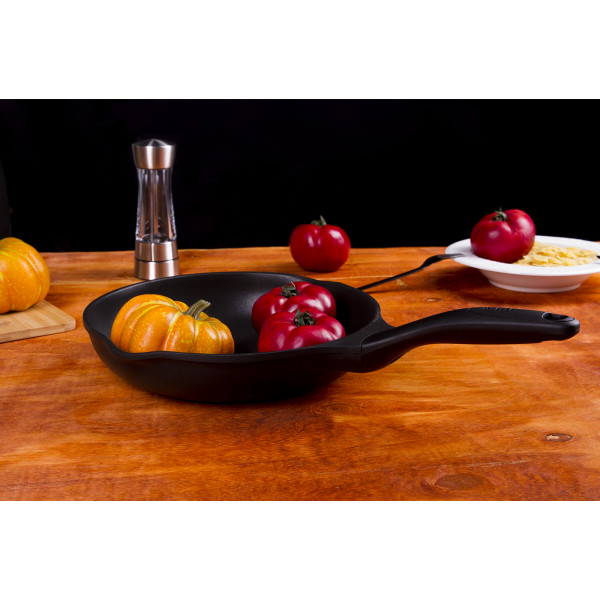 Фото - Сковорода універсальна Tefal H1180584 Gusto 26 см