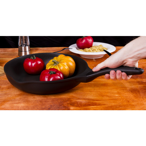 Фото - Сковорода универсальная Tefal H1180684 Gusto 28 см
