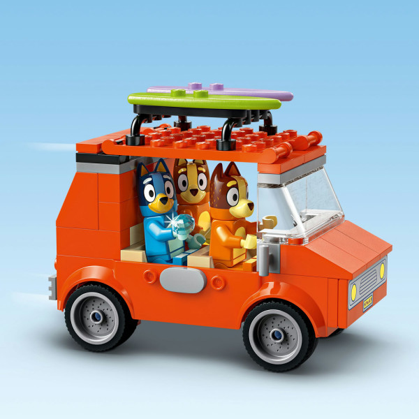 Фото - Конструктор LEGO Bluey Пляж і сімейна поїздка на автомобілі Блуї (11202)