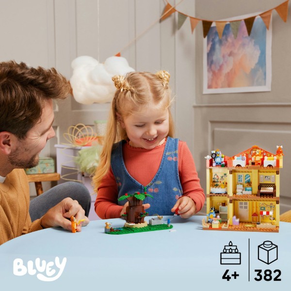 Фото - Конструктор LEGO Bluey Семейный дом Блуи (11203)