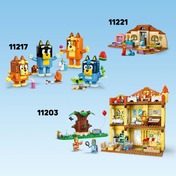 Фото - Конструктор LEGO  Bluey Сім'я Блуї з кубиків (11217)