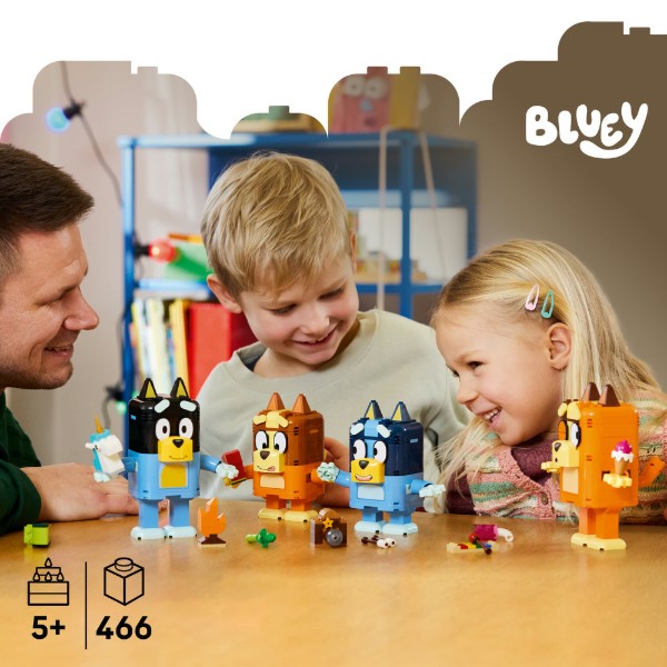 Фото - Конструктор LEGO  Bluey Сім'я Блуї з кубиків (11217)