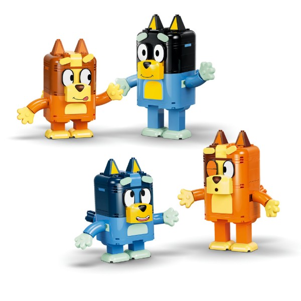 Фото - Конструктор LEGO  Bluey Сім'я Блуї з кубиків (11217)