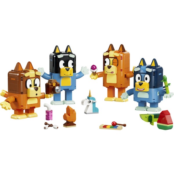 Фото - Конструктор LEGO  Bluey Сім'я Блуї з кубиків (11217)