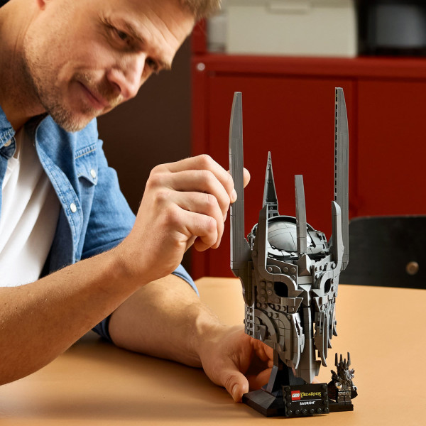 Фото - Конструктор LEGO Icons Обладатель колец: шлем Саурона (11373)