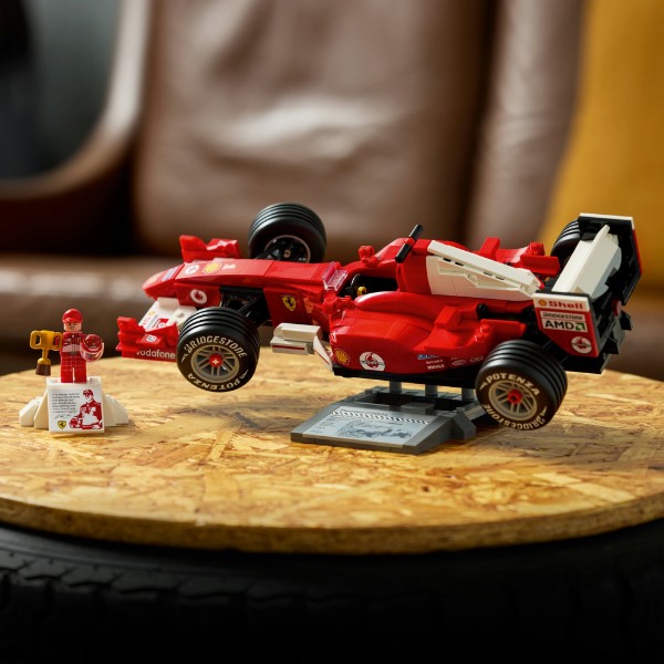 Фото - Конструктор LEGO Icons Ferrari F2004 та Michael Schumacher (11375)