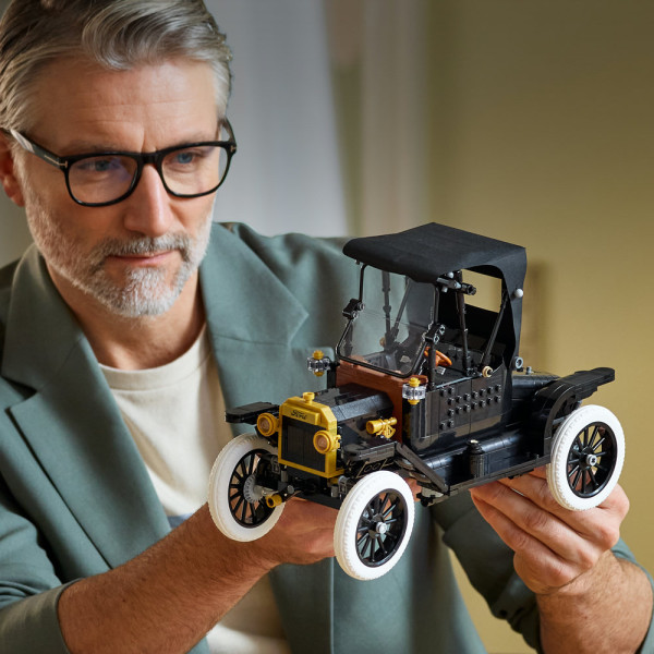 Фото - Конструктор LEGO Icons Ford Model T (11376)