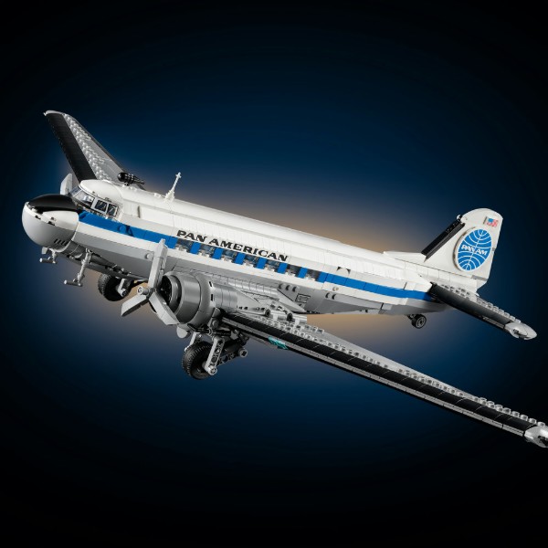 Фото - Конструктор LEGO Icons Пассажирский самолет Douglas™ DC-3™ PAN AM® (11378)