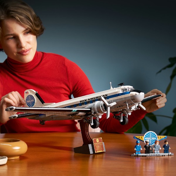 Фото - Конструктор LEGO Icons Пассажирский самолет Douglas™ DC-3™ PAN AM® (11378)