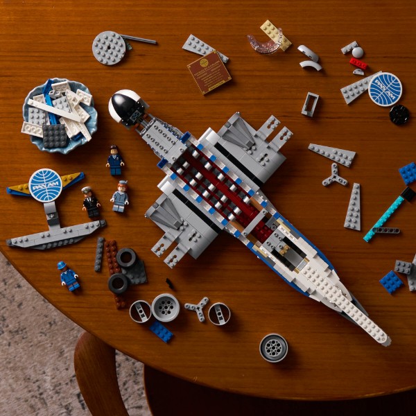 Фото - Конструктор LEGO Icons Пассажирский самолет Douglas™ DC-3™ PAN AM® (11378)
