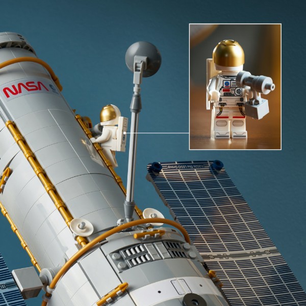 Фото - Конструктор LEGO Icons Космічний телескоп «Габбл» (11382)