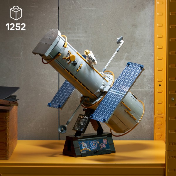 Фото - Конструктор LEGO Icons Космічний телескоп «Габбл» (11382)