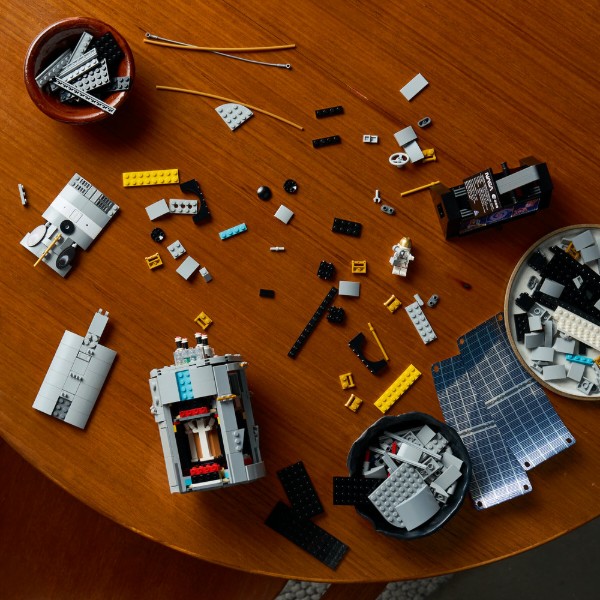 Фото - Конструктор LEGO Icons Космічний телескоп «Габбл» (11382)