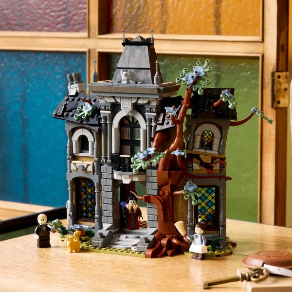 Фото - Конструктор LEGO Icons Поместье госпожи мэра (11383)