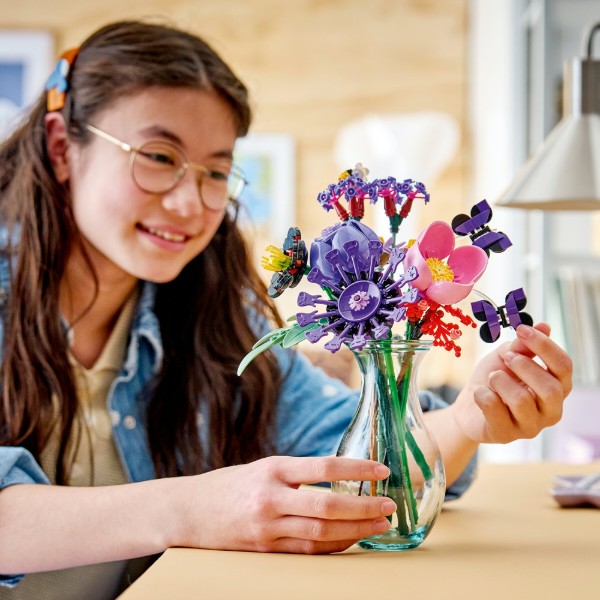 Фото - Конструктор LEGO Botanicals Букет цветов Оливии Родриго (11507)