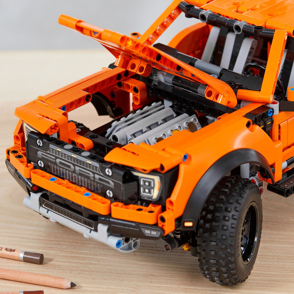 Фото - Конструктор LEGO Technic Ford F-150 Raptor (42126)
