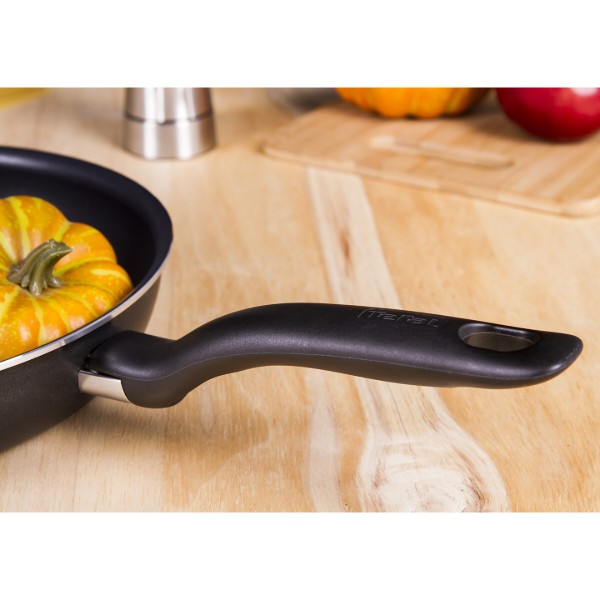Фото - Сковорода универсальная Tefal C3550502 Evidence 26 см