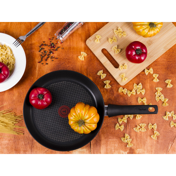Фото - Сковорода универсальная Tefal C6940602 Chefs 28 см